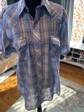 Men's Blue Plaid Short-Sleeve Button-Up Shirt